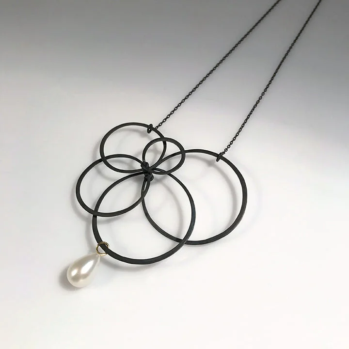 Round and Round Necklace with pearl