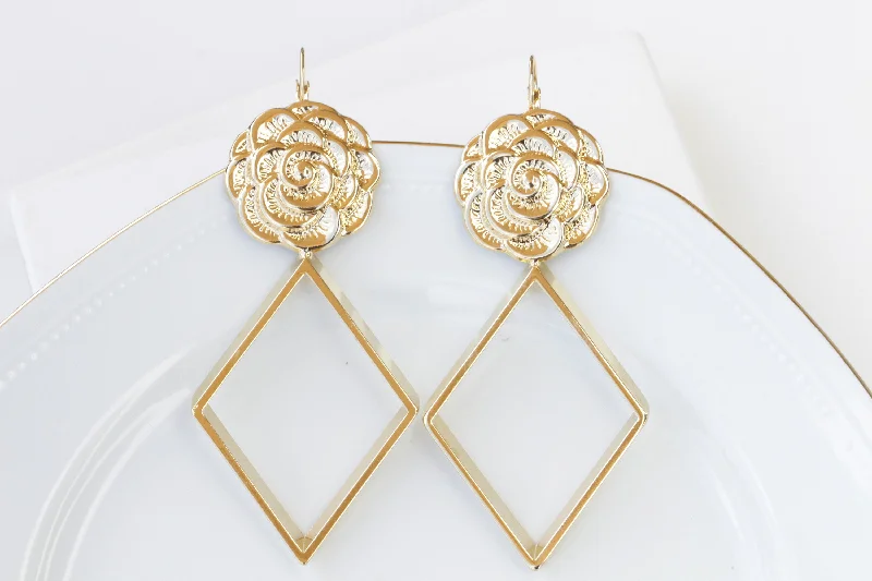 GOLD STATEMENT EARRINGS