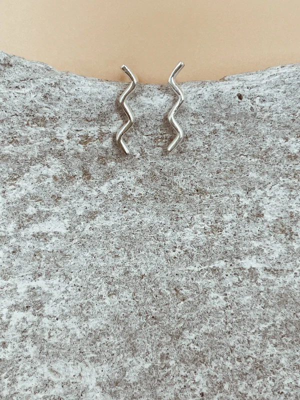 Mie Family Wave Studs in Silver Tone